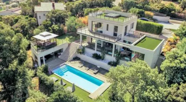 Villa Tropézienne, Забронировать Вилла Отели Кавалер-сюр-Мер 4 звезды, 4*