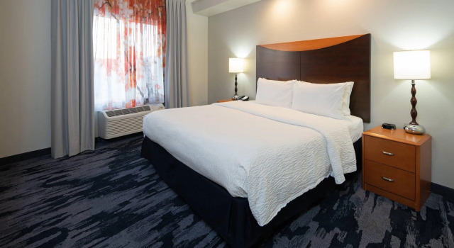 Четырёхместный люкс с 2 комнатами Fairfield Inn & Suites Seattle Bremerton