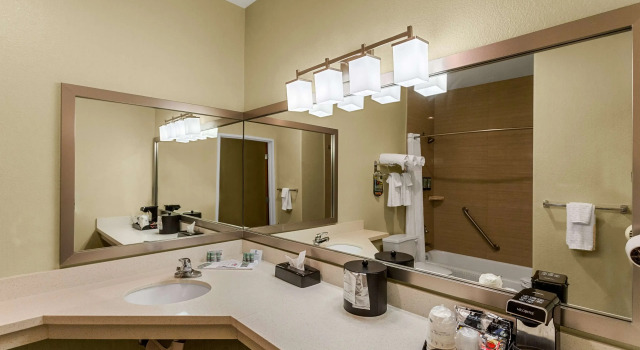 Четырёхместный номер Standard Best Western Rose Quartz Inn