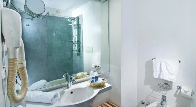 Трёхместный номер Standard с видом на улицу Hotel Mediterraneo