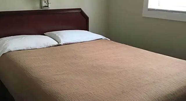 Коттедж с 2 комнатами Royalty Maples Motel & Cottages