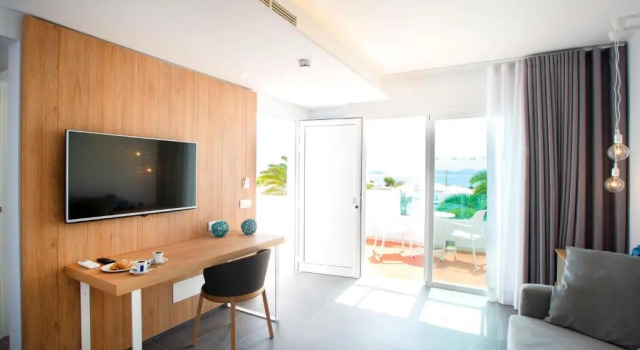 Люкс c 1 комнатой Отель BLUESEA Alyssa Suite