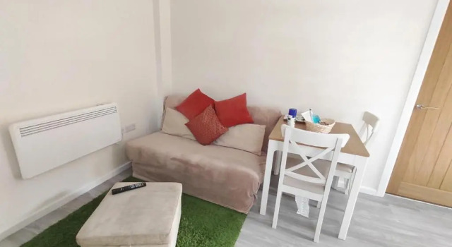 Апартаменты Le Petit Chateau, a snug 1-bed 1-bath by the coast