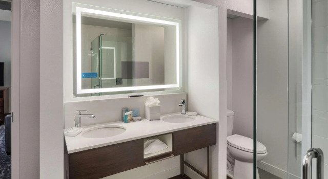 Двухместный люкс c 1 комнатой Hampton Inn Louisville Northeast