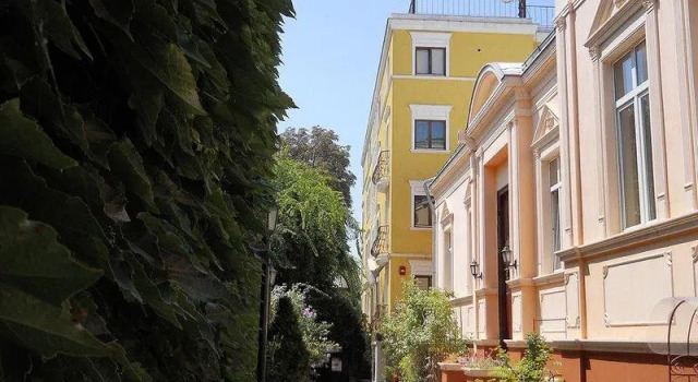 Кровать в общем номере Hotel Michelangelo