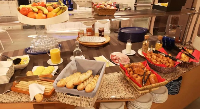 Номер Economy CitHotel Logis Le Chêne Vert
