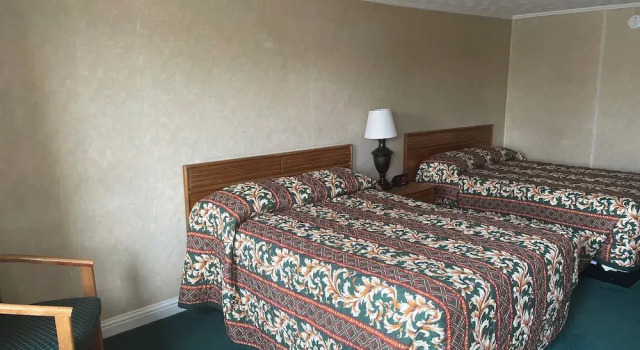 Четырёхместный номер Standard Budget Host Westgate Inn