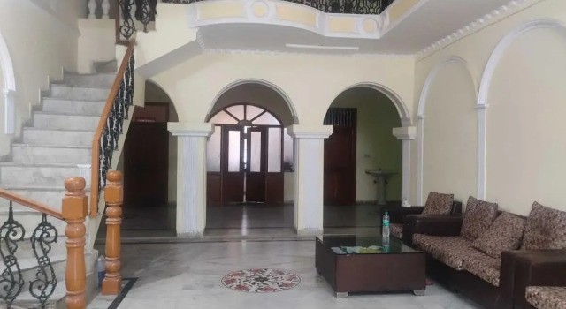 OYO 91853 Hotel White House, Забронировать Отель Грейтер-Нойда штат Уттар-Прадеш