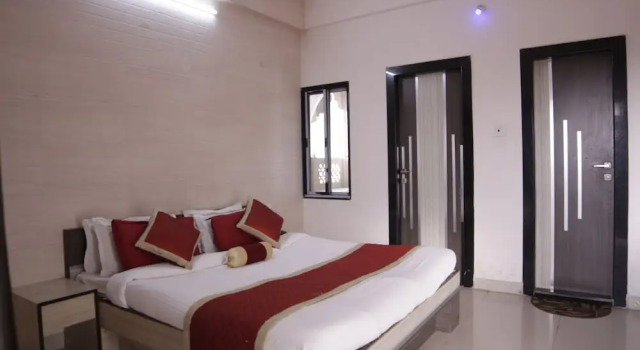 Amit Palace by Capital O, Prenota Hotel Bhilwara 