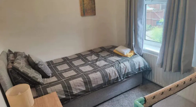 3 Bed House - Sleeps 7 - Garden - Parking - Wifi