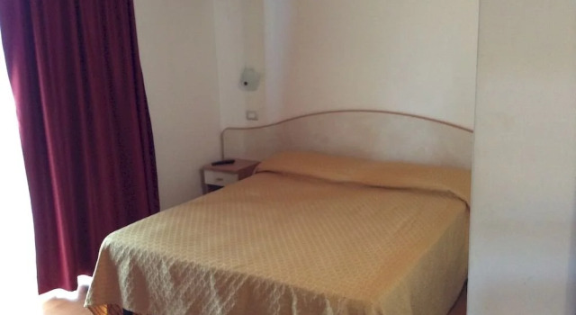 B&B Rooms Vittoria, Забронировать Отель «постель и завтрак» Отели Пескьера-дель-Гарды с бассейном, рядом с Pederzoli Hospital, Бассейн