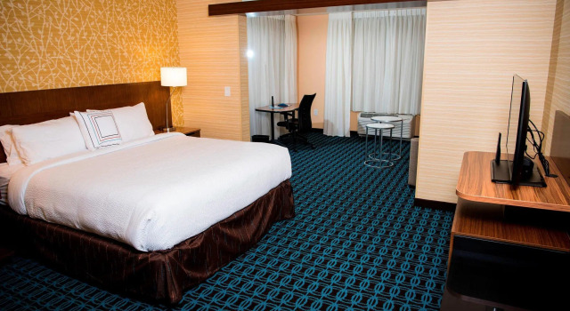 Двухместный люкс Fairfield Inn & Suites by Marriott Cincinnati Uptown/University Area