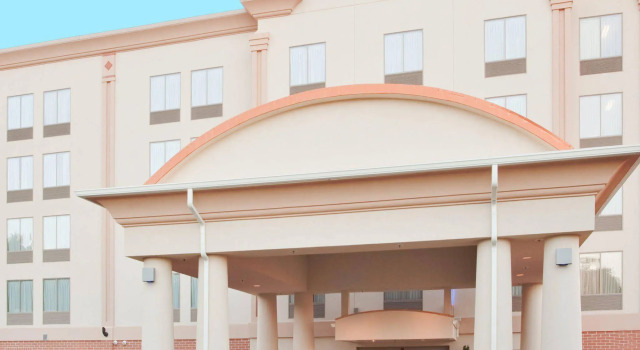 Holiday Inn Express Hotel & Suites Fredericksburg by IHG