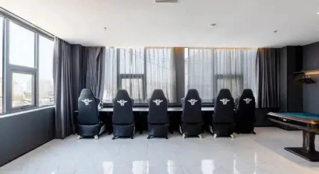 Кровать в общем номере с видом на город Desheng Yike E-sports Hotel (Erqi Square David City)