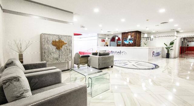 First Flatotel International, Забронировать Апарт-отель Отели Малаги 3 звезды, 3*