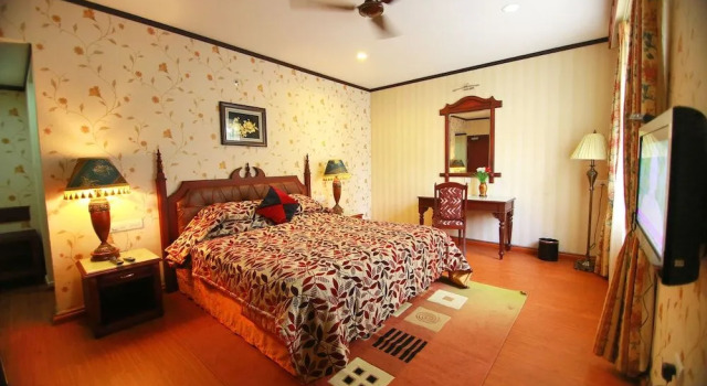 Madathil Regency Hotel, Prenota Hotel Paravur Kerala