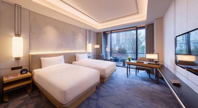 Номер Classic с балконом Gran Melia Chengdu