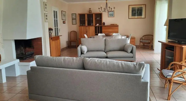 Sumptuous Holiday House Near The Beaches