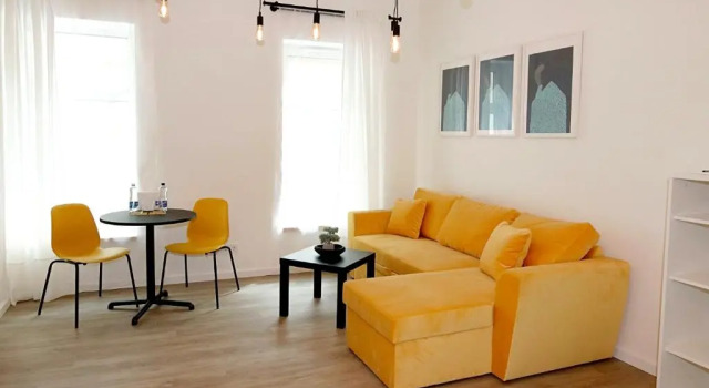 Minimalist Studio Apartments in Old Town by Hostlovers, Prenota Appartamento Kaunas Contea di Kaunas
