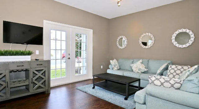 Amazing townhouse fits in10 gated community just 10 min to Disney!, Book Hotel Hoteller i Four Corners med pool, Swimmingpool