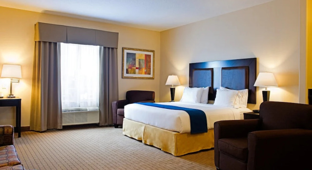 Двухместный люкс Holiday Inn Express & Suites-Regina-South by IHG