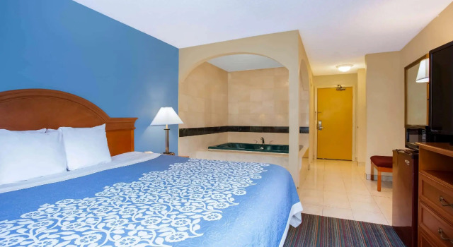 Двухместный люкс Days Inn by Wyndham Runnemede Philadelphia Area