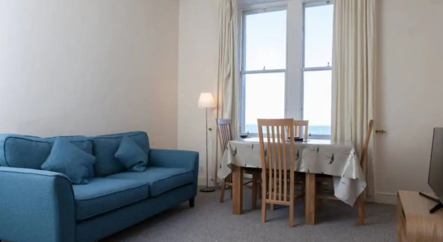 2 Bedroom Flat By The Sea