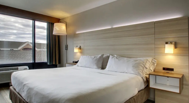 Четырёхместный номер Standard Holiday Inn Express Milwaukee North Brown Deer/Mequon by IHG
