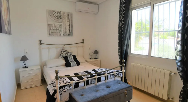 Villa With Private Swimming Pool in Queseda