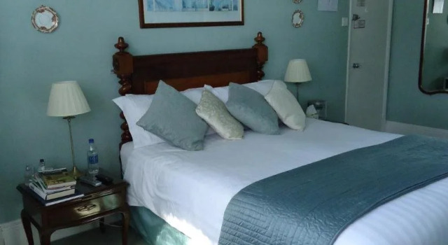 Cary Court - Guest House