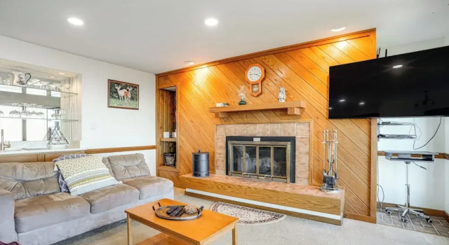 1 Mi to Wintergreen Resort: Mtn-view Condo!
