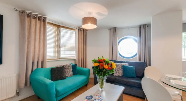 Апартаменты Standard Base Serviced Apartments - The Docks
