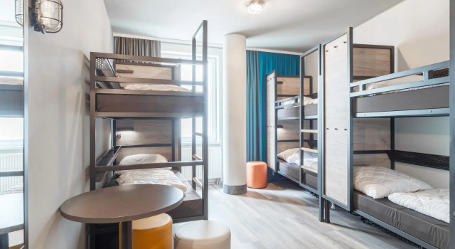 Кровать в общем номере a&o Köln Neumarkt