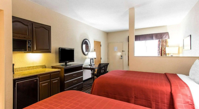 Четырёхместный люкс Quality Suites Hickory South