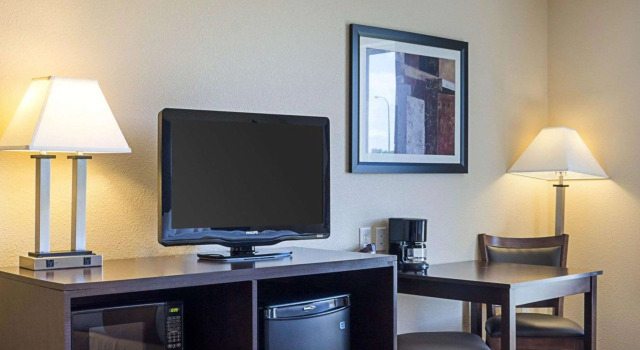 Четырёхместный номер Standard Quality Inn & Suites Minot North