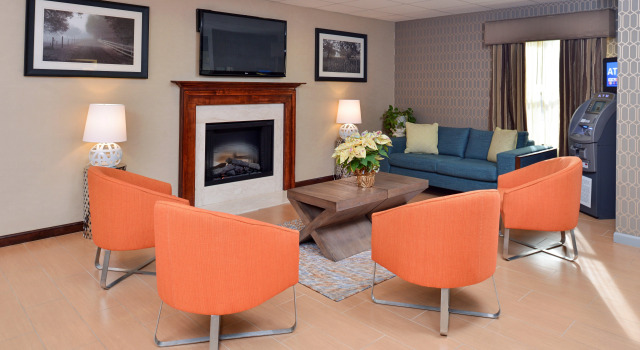 Holiday Inn Express North Attleboro, Varaa Hotelli Hotellit New England uima-altaalla, Uima-allas
