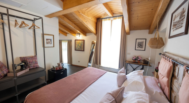 La Corte del Governo 565, Prenota Hotel Lezzeno Como