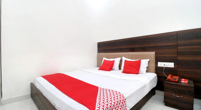 Двухместный номер Deluxe OYO 16379 Hotel LivInn Hub
