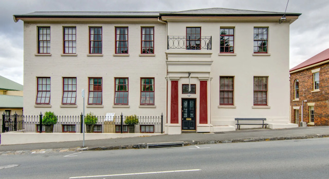 Ashcroft Apartments, Book Apartment Launceston 