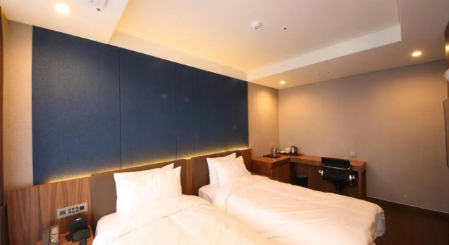 Двухместный номер Standard с балконом Benikea The H Hotel