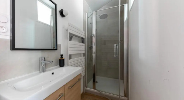 Номер Deluxe NOUVEAU - T2 Industriel - Quartier historique - WiFi - Parking - Netflix