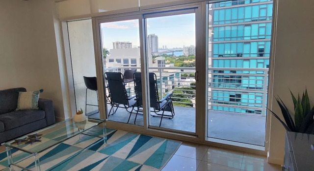 Семейный номер Standard Miami Midblock Condo - City Views, Pool & Balcony