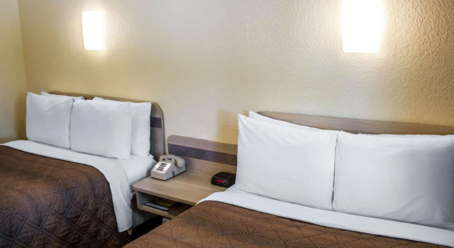 Четырёхместный номер Standard Econo Lodge Meadville