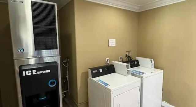 Четырёхместный номер Standard Santa Fe Inn Los Angeles