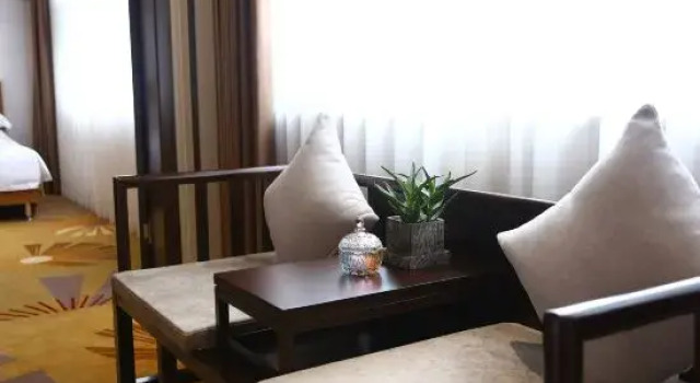 Люкс Deluxe Ruijing Sunshine Hotel (Leshan Hi-tech Zone Ito Shihao Branch)