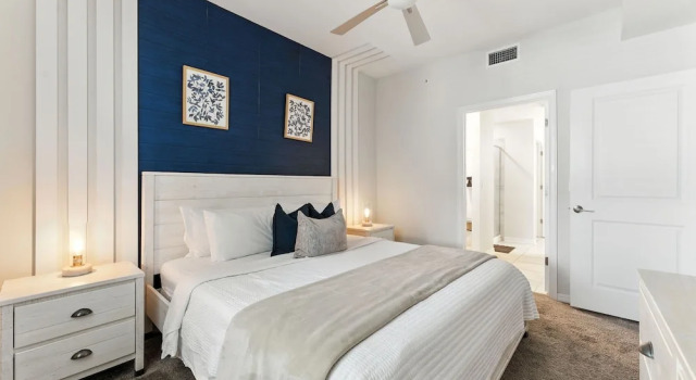 Апартаменты Spacious 2BR Mickey Bedroom Lake View