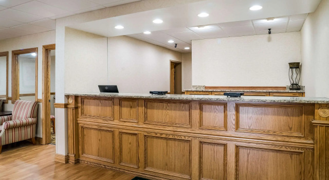 Quality Inn & Suites, Boek Hotel Saginaw Michigan