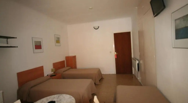 Трёхместный номер Standard Hostal Juventus