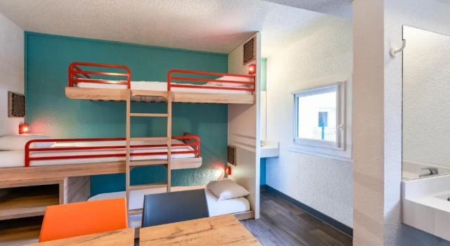 Кровать в общем номере (мужской номер) HotelF1 Marseille Provence
