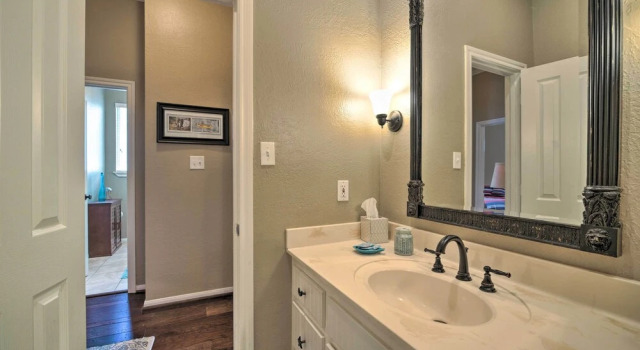 Апартаменты Waterfront Lake Conroe Getaway w/ Multiple Decks